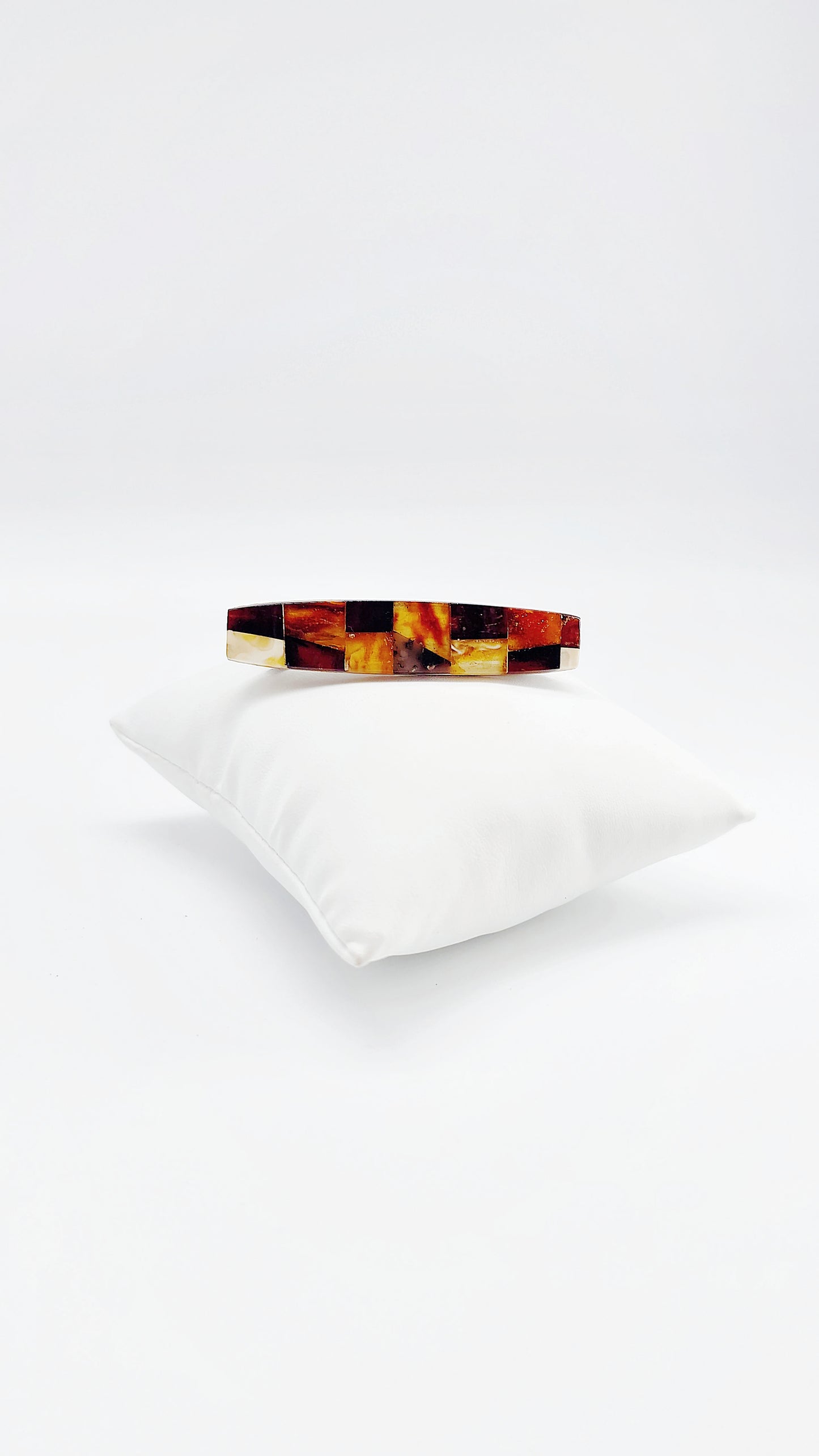 Elegant amber hair clip in mosaic look