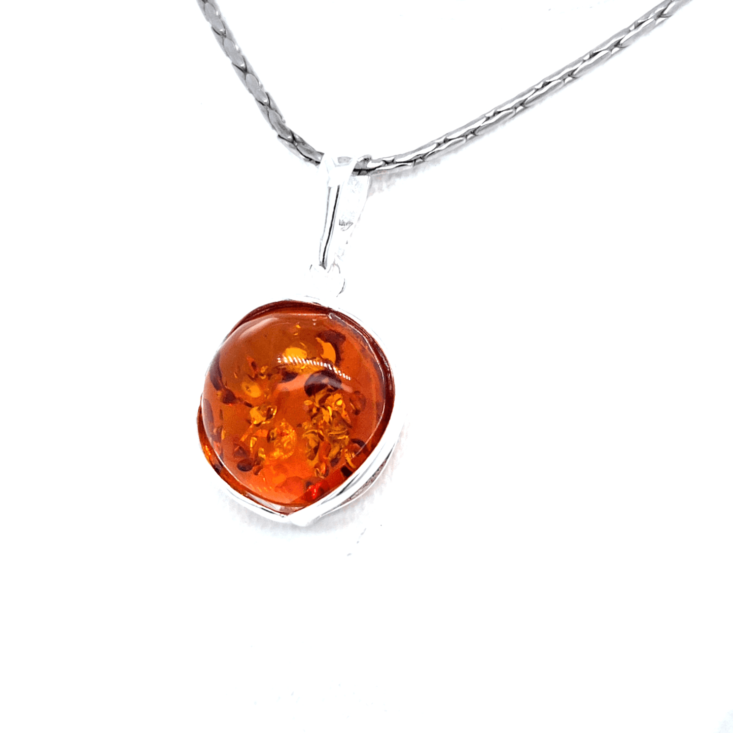 Alledaagse sieraden met groene barnsteen en zilver