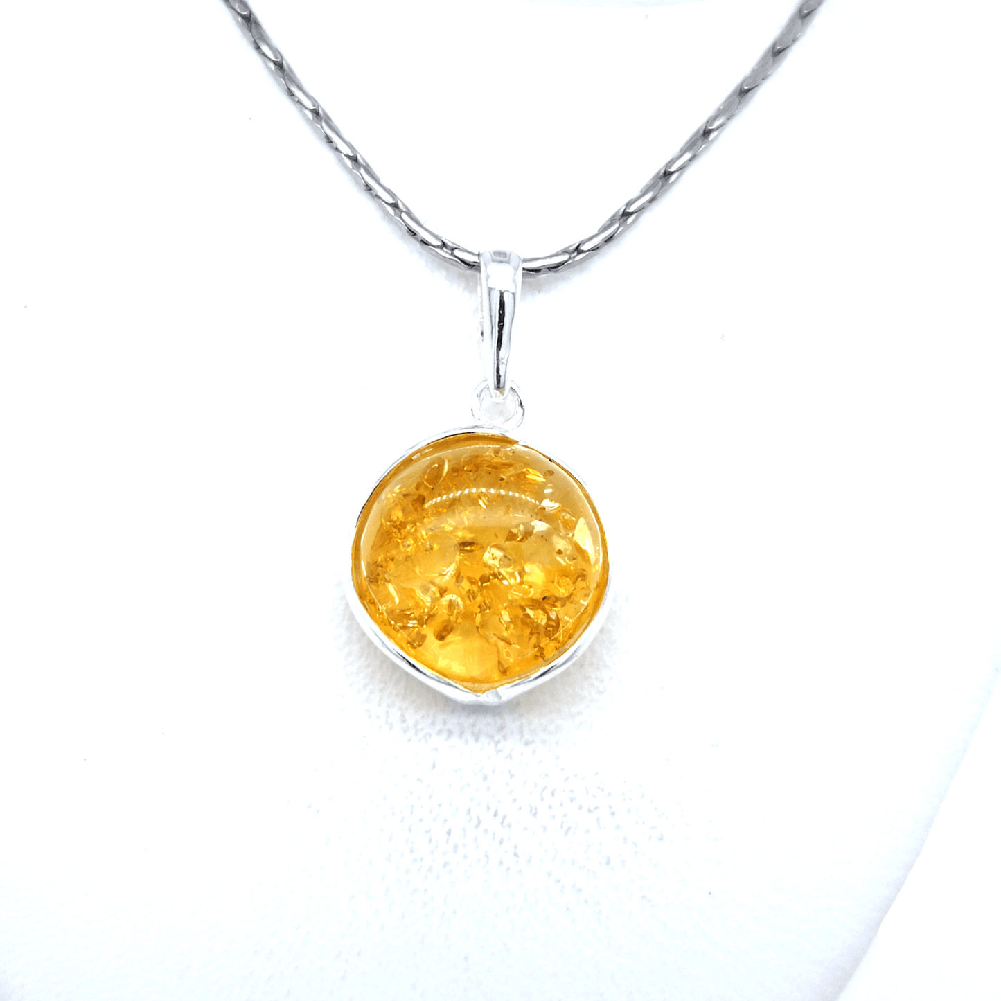 Alledaagse sieraden met groene barnsteen en zilver