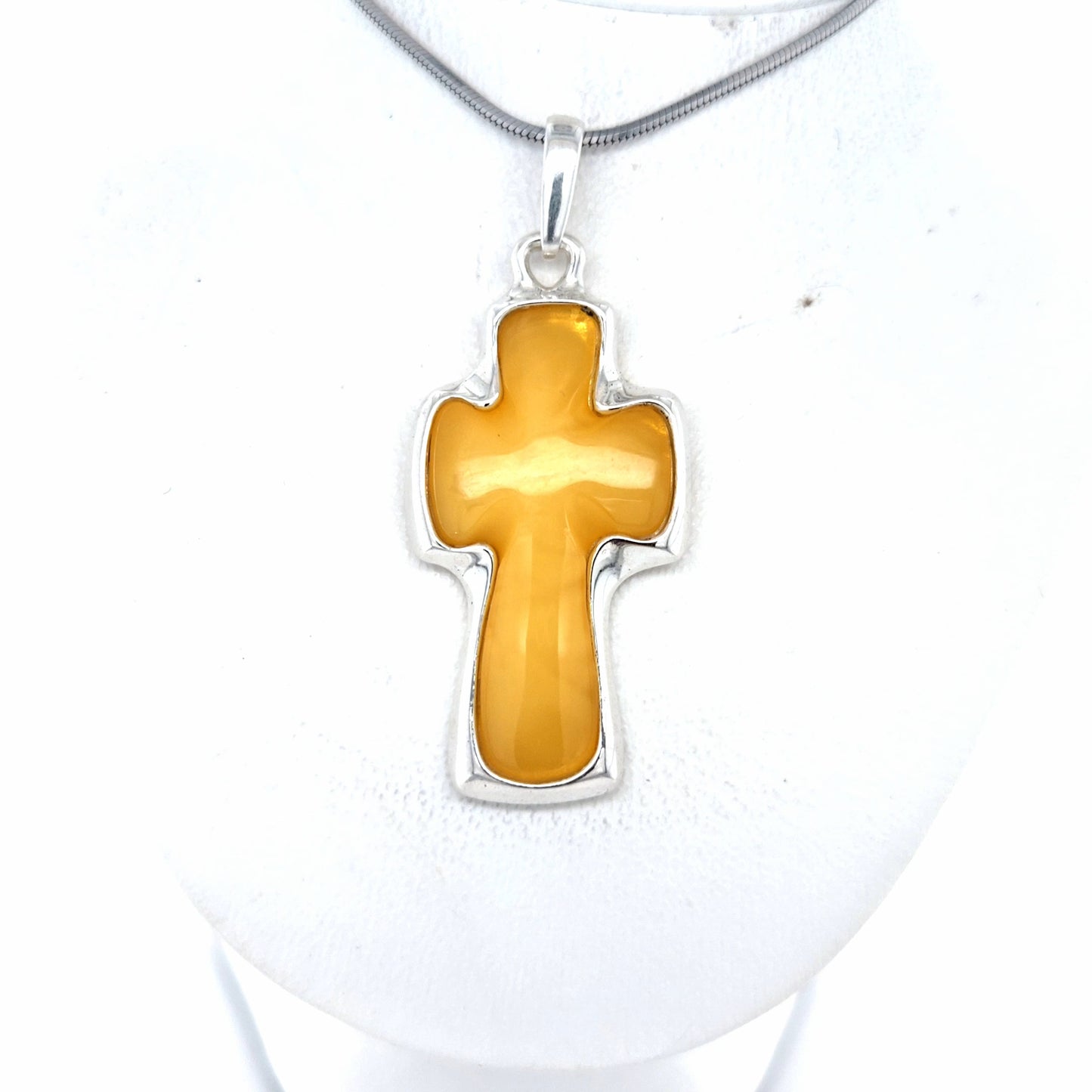 Pendentif croix pour femme et homme – bijou en ambre