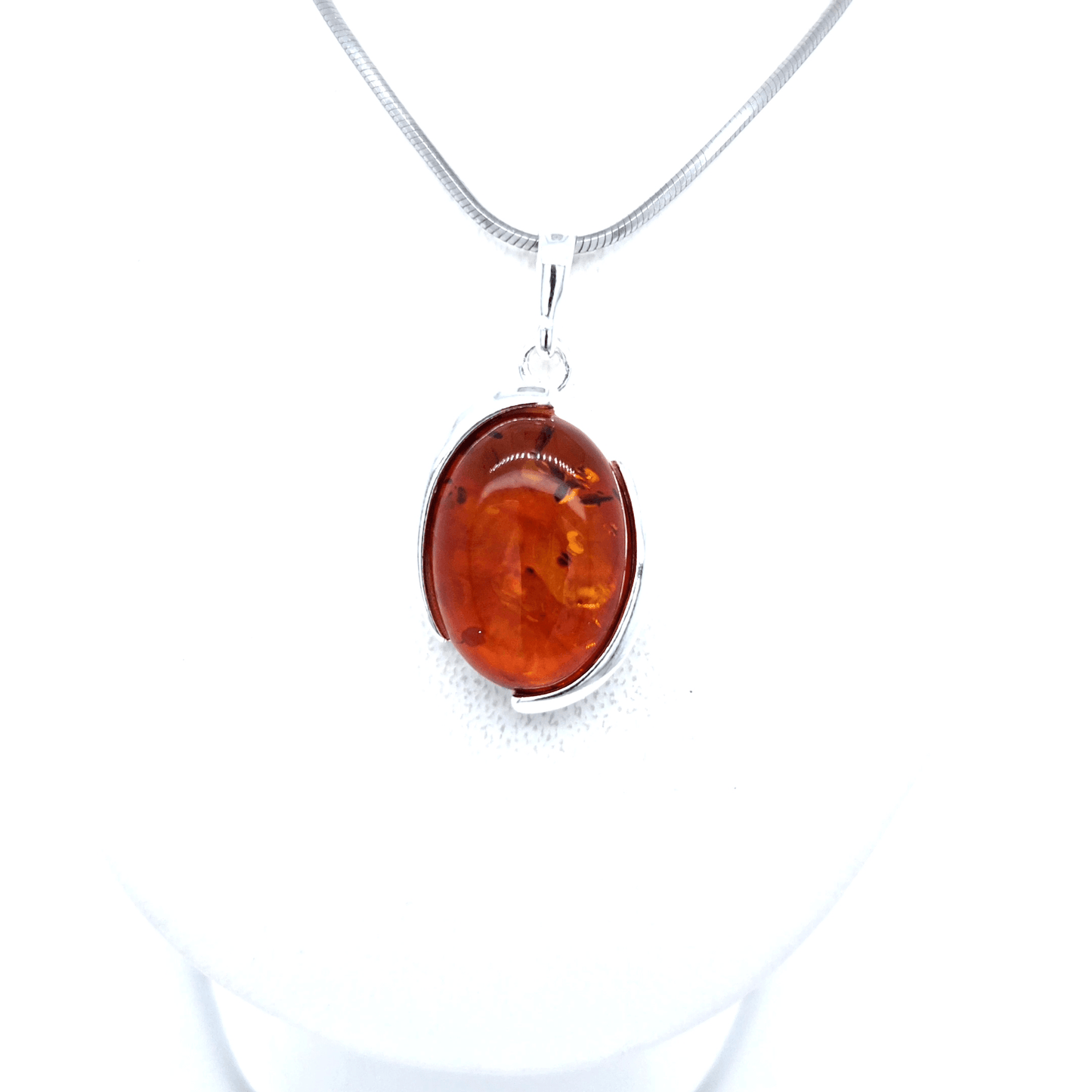 Ladies' pendant with green or cognac amber