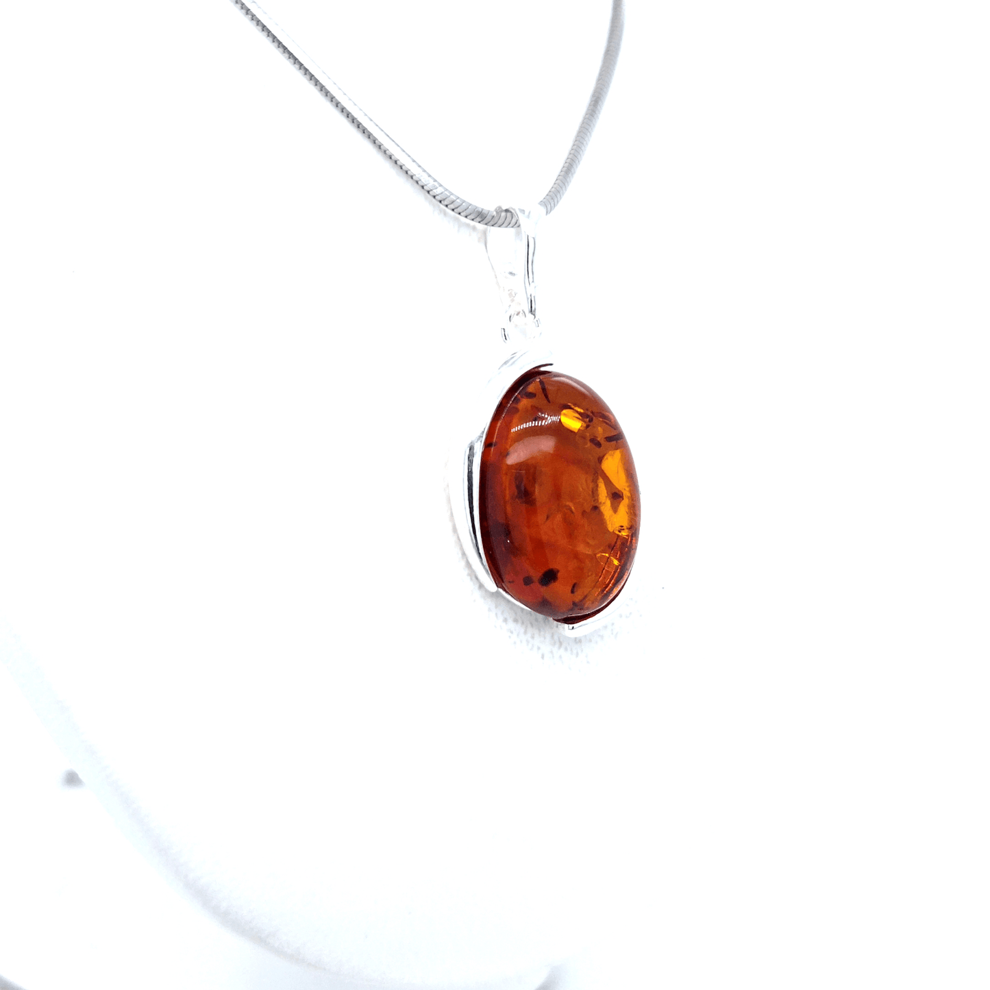 Ladies' pendant with green or cognac amber