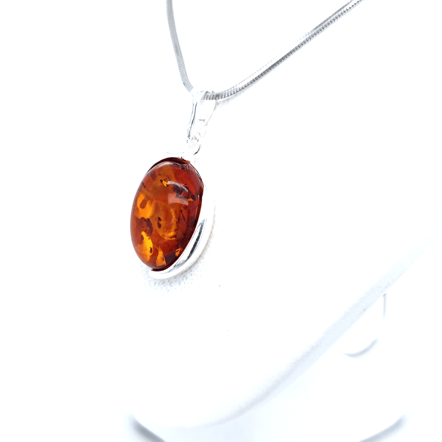 Ladies' pendant with green or cognac amber