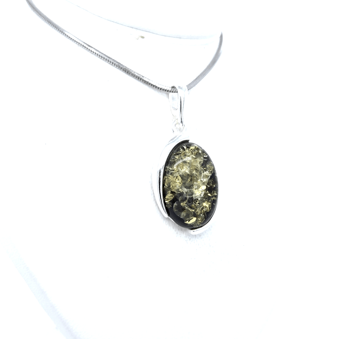 Ladies' pendant with green or cognac amber
