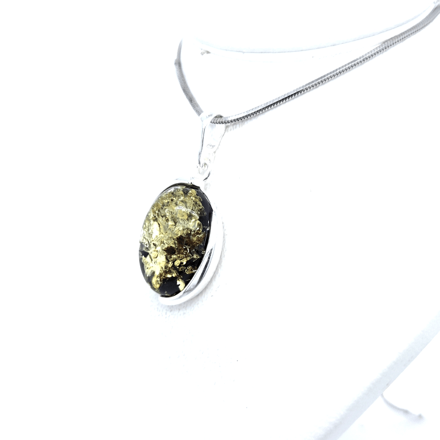 Ladies' pendant with green or cognac amber