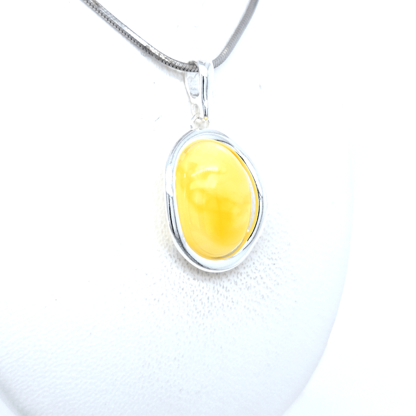 Ovaler Bernstein Anhänger aus 925 Silber