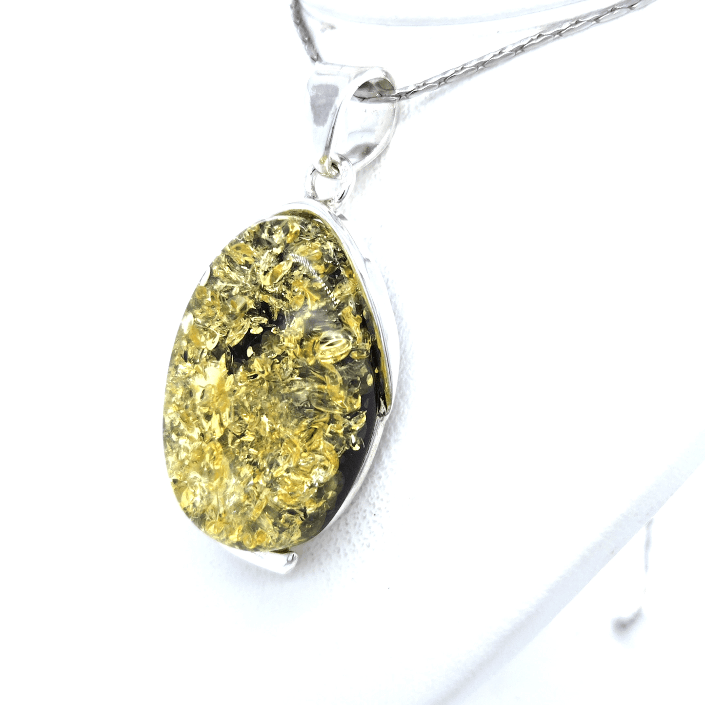 Eleganter Ostsee Bernstein Anhänger Damen
