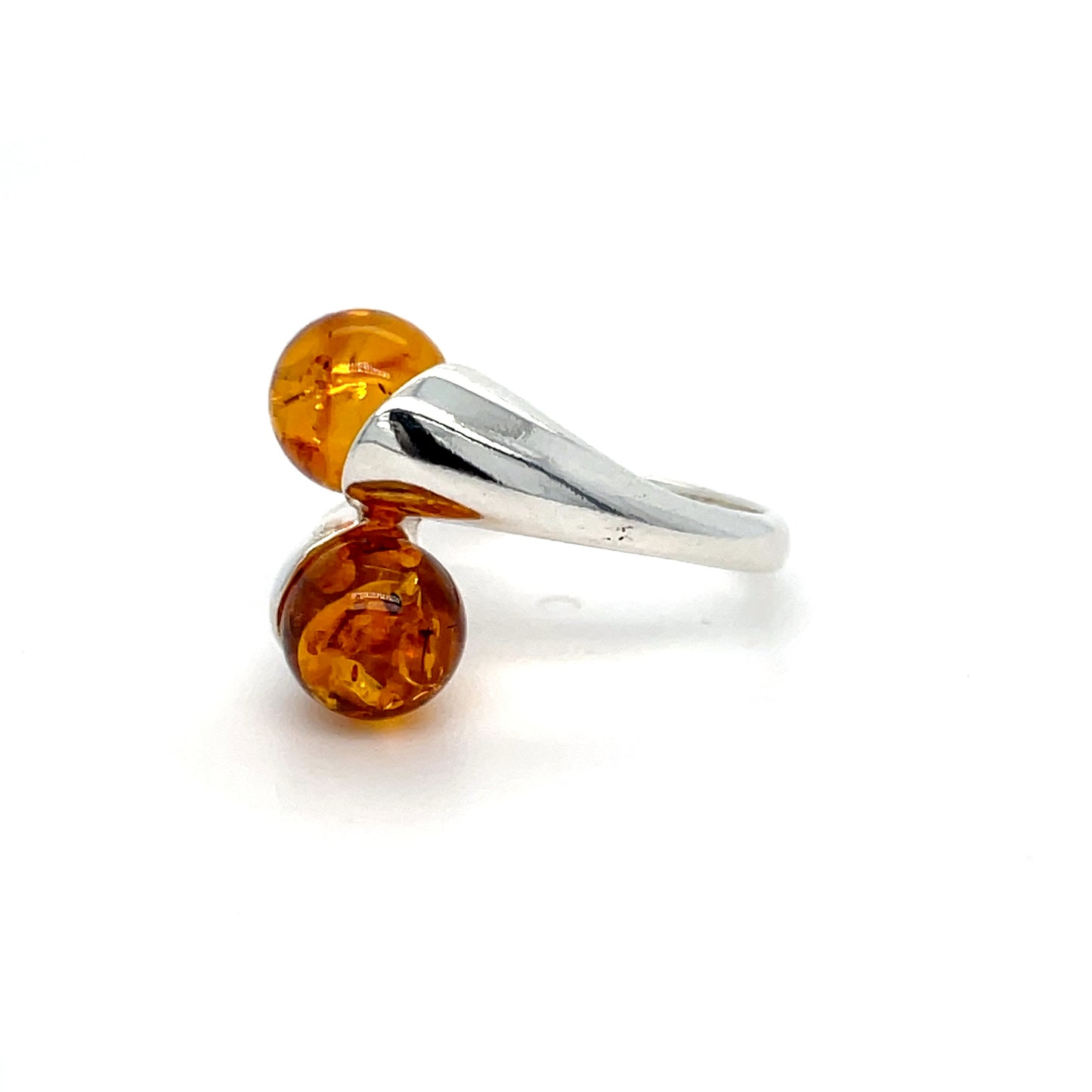 Moderner Damenring mit zwei Bernsteinkugeln