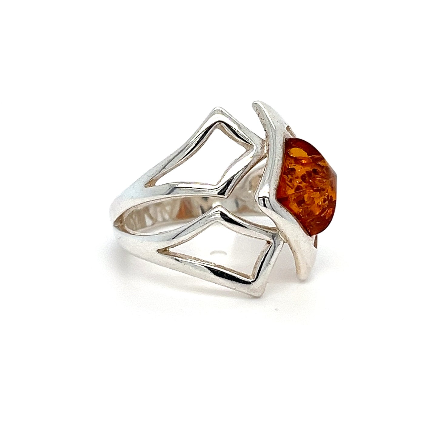 Moderne designring met barnsteen – 925 zilver
