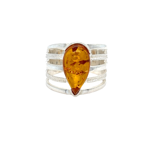 Tijdloze zilveren ring met barnsteen – stijlvol en elegant