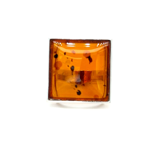Quadratischer Bernsteinring – stilvoller Silberschmuck