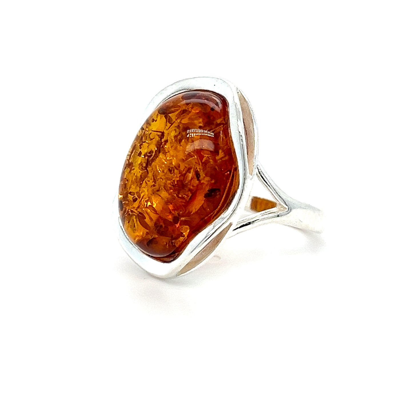 Moderne ring met barnsteen – krachtig & elegant