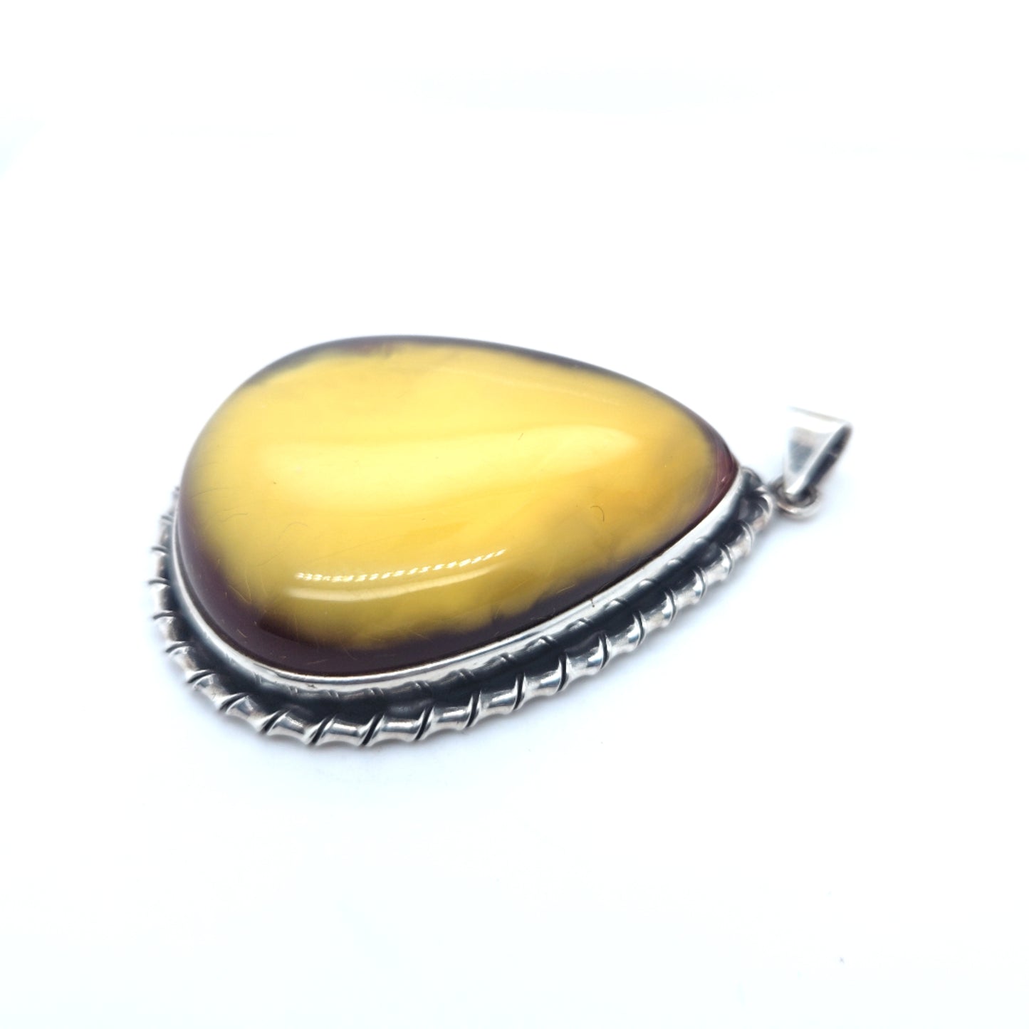 Pendant made of 925 sterling silver with genuine amber – unique piece