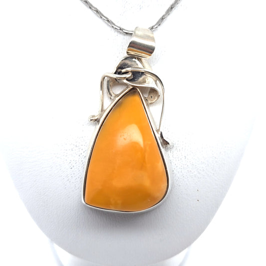 Ausdrucksstarker Bernstein Anhänger Silber handgefasst