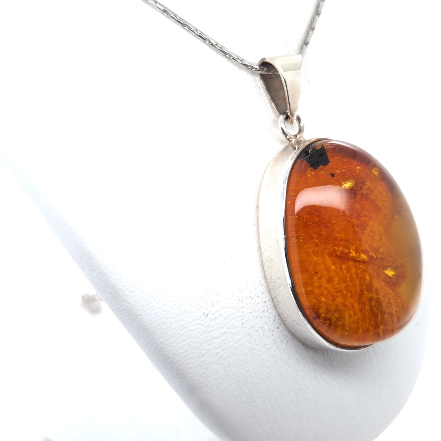 Zeitloser Bernstein Anhänger aus 925er Sterlingsilber