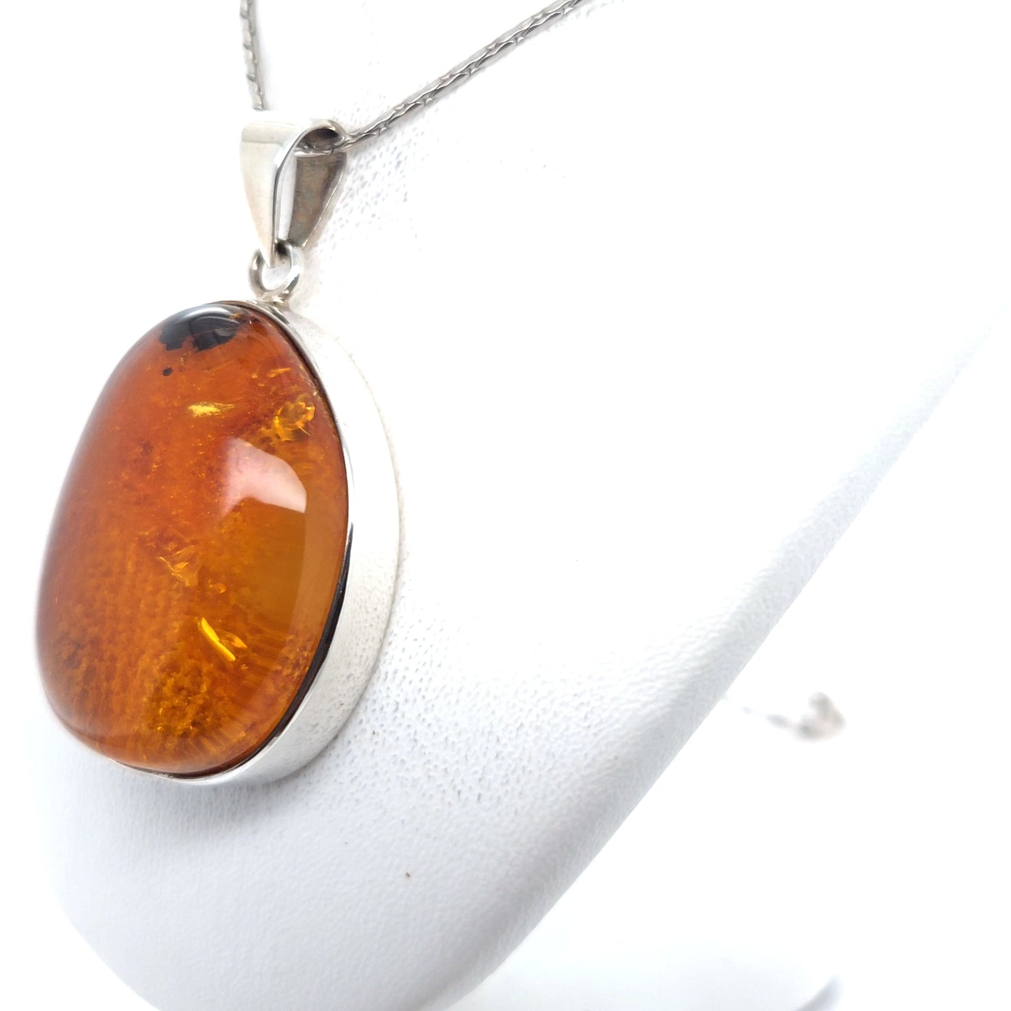 Zeitloser Bernstein Anhänger aus 925er Sterlingsilber