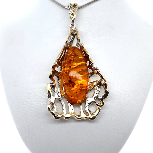 Edelanhänger mit Bernstein und Goldakzenten