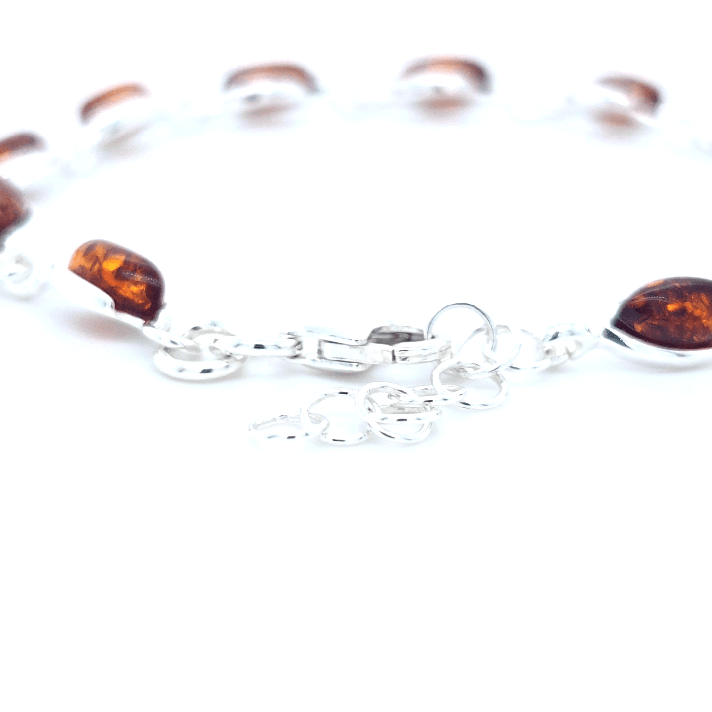 Minimalistisches Damen-Armband mit echten Bernstein-Navettes in Silber