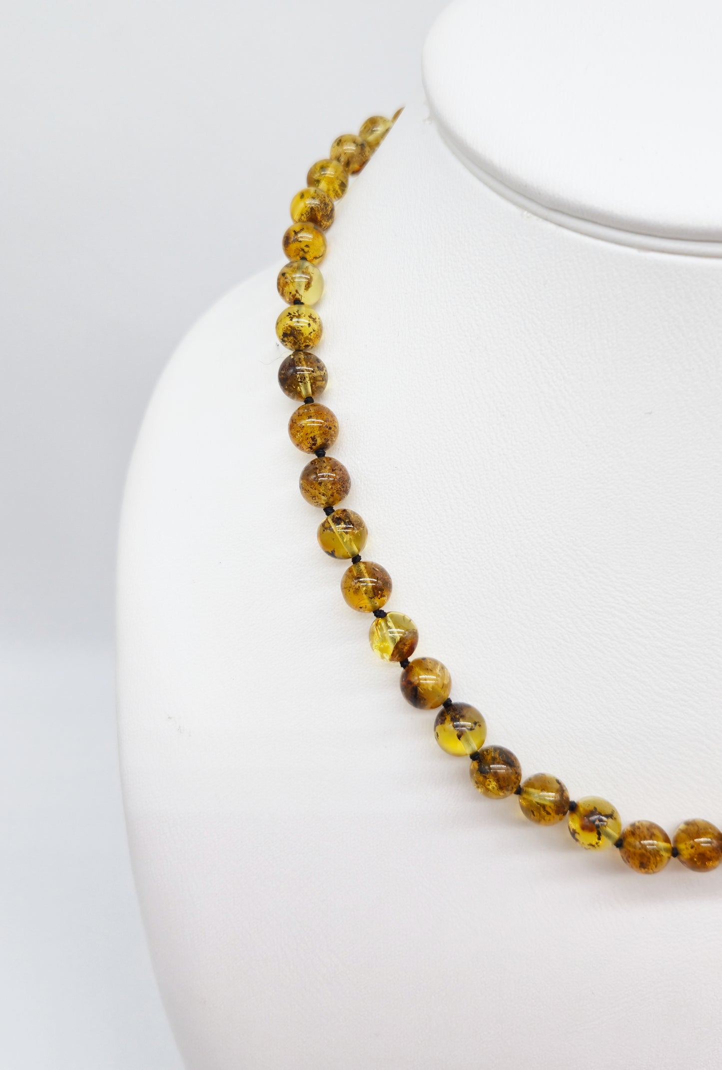 Bernstein-Perlenkette: Einzigartiger Naturstein-Schmuck