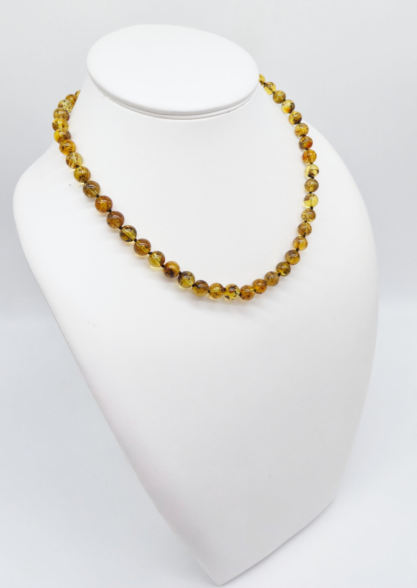 Bernstein-Perlenkette: Einzigartiger Naturstein-Schmuck