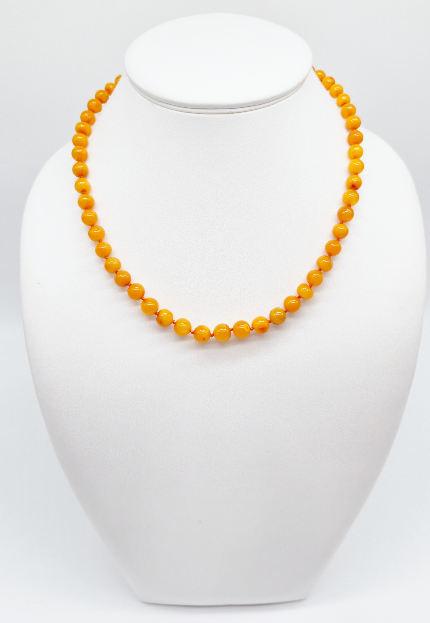 Leuchtende Bernstein-Kette: Eleganz aus der Ostsee