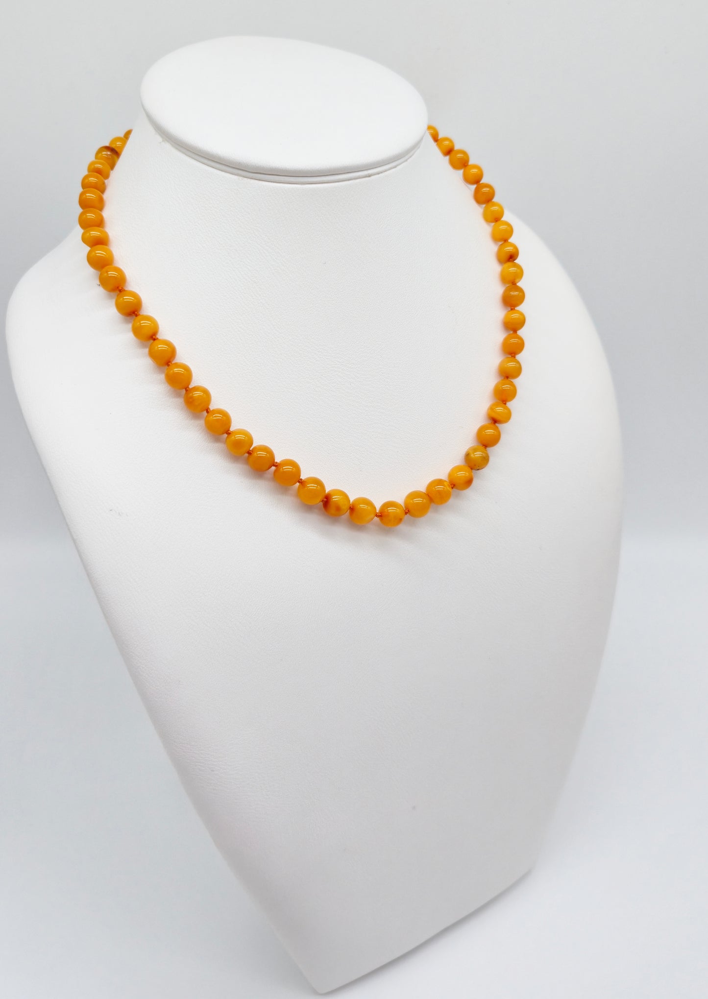 Leuchtende Bernstein-Kette: Eleganz aus der Ostsee