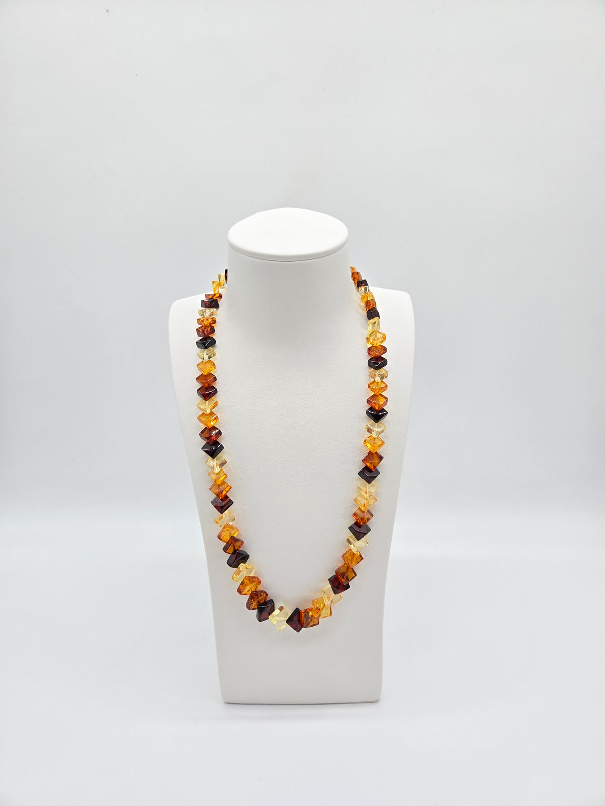 Elegante Bernsteinkette Mehrfarbig Unikat – Ostsee-Stein facettiert