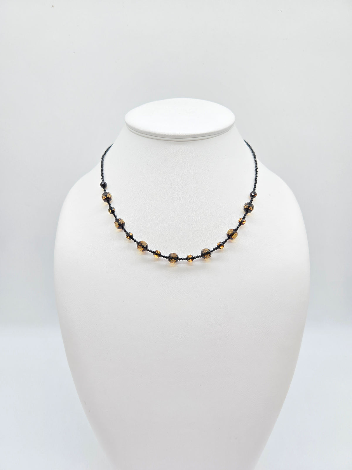 Elegante Bernsteinkette mit Spinell – Echter Ostsee-Bernstein
