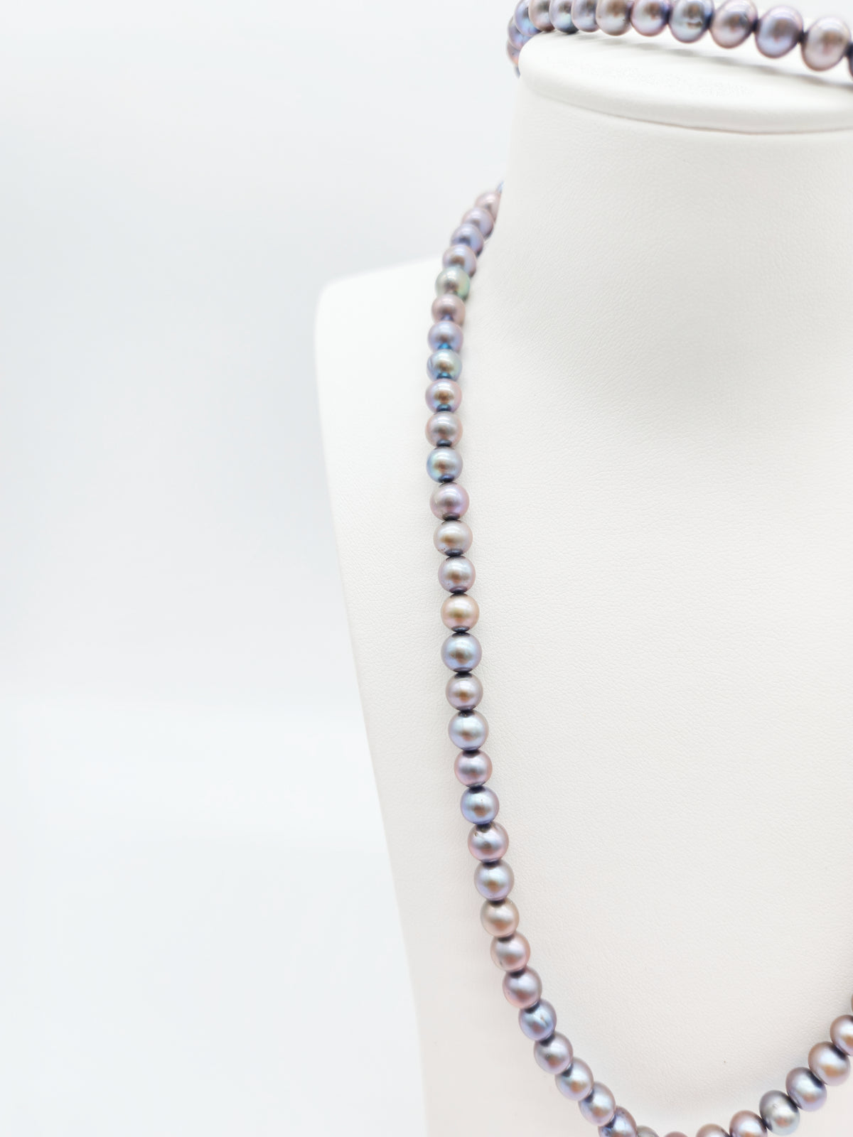 Zierliches Perlenset mit Collier & Armband – schimmernde Perlen, goldfarbener Karabinerverschluss