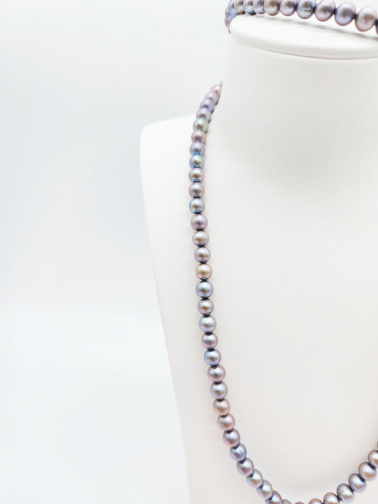 Zierliches Perlenset mit Collier & Armband – schimmernde Perlen, goldfarbener Karabinerverschluss