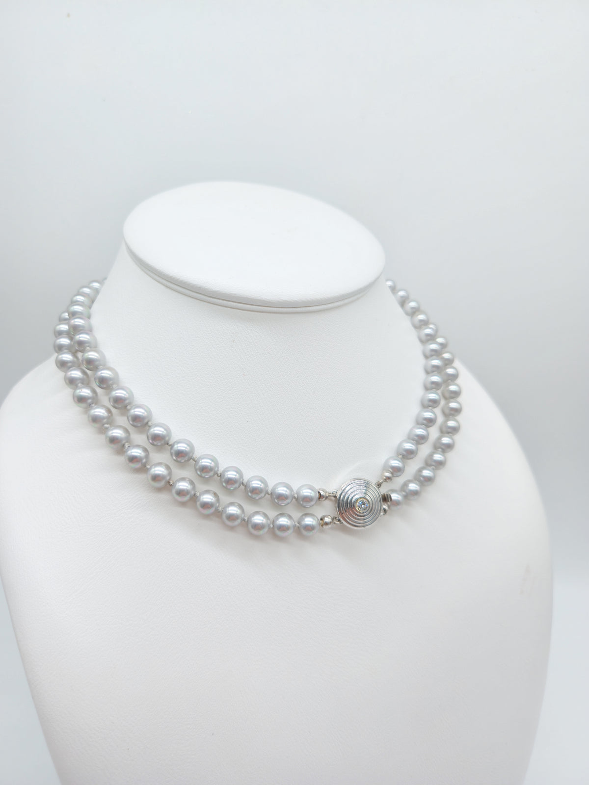 Vintage zweireihiges Perlencollier aus silbergrauen Zuchtperlen mit Zirkonia-Schmuckschließe