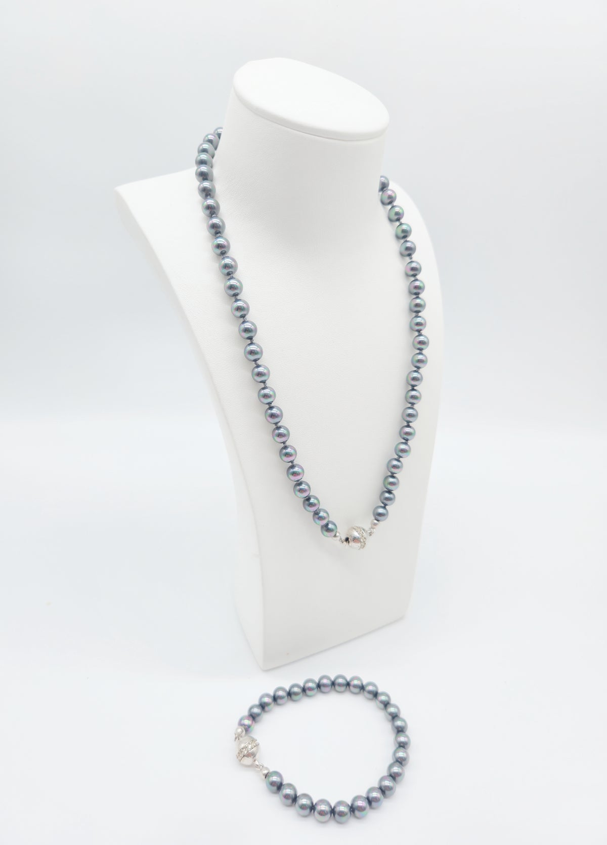 Perlen-Schmuckset aus dunkelgrauen Zuchtperlen – Collier & Armband mit Zirkonia-Verschluss