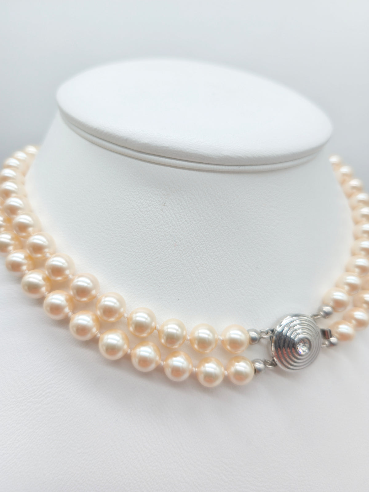 Perlen-Schmuckset: zweireihiges Collier & Armband aus cremeweißen Zuchtperlen