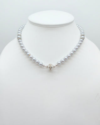 Collier aus silbergrauen Zuchtperlen mit Zirkonia – elegante Perlenkette für Damen
