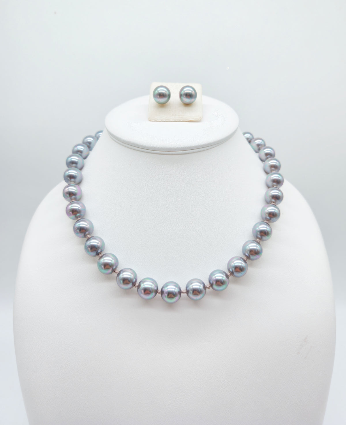 Vintage Perlen-Schmuckset: Collier & Ohrstecker aus großen silbergrauen Zuchtperlen