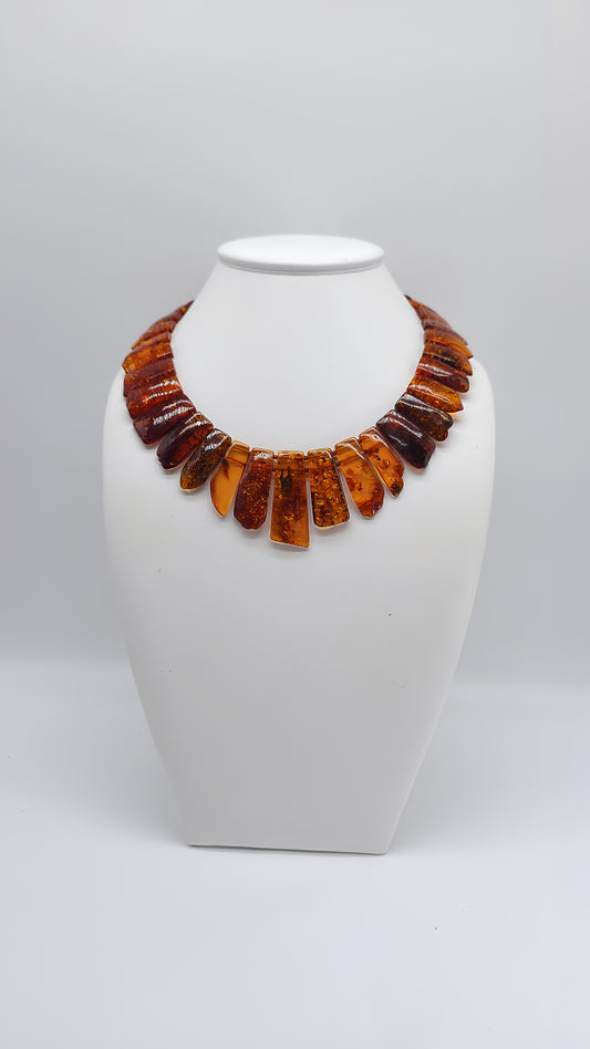 Bernsteinstrahlen: Einzigartige Collier