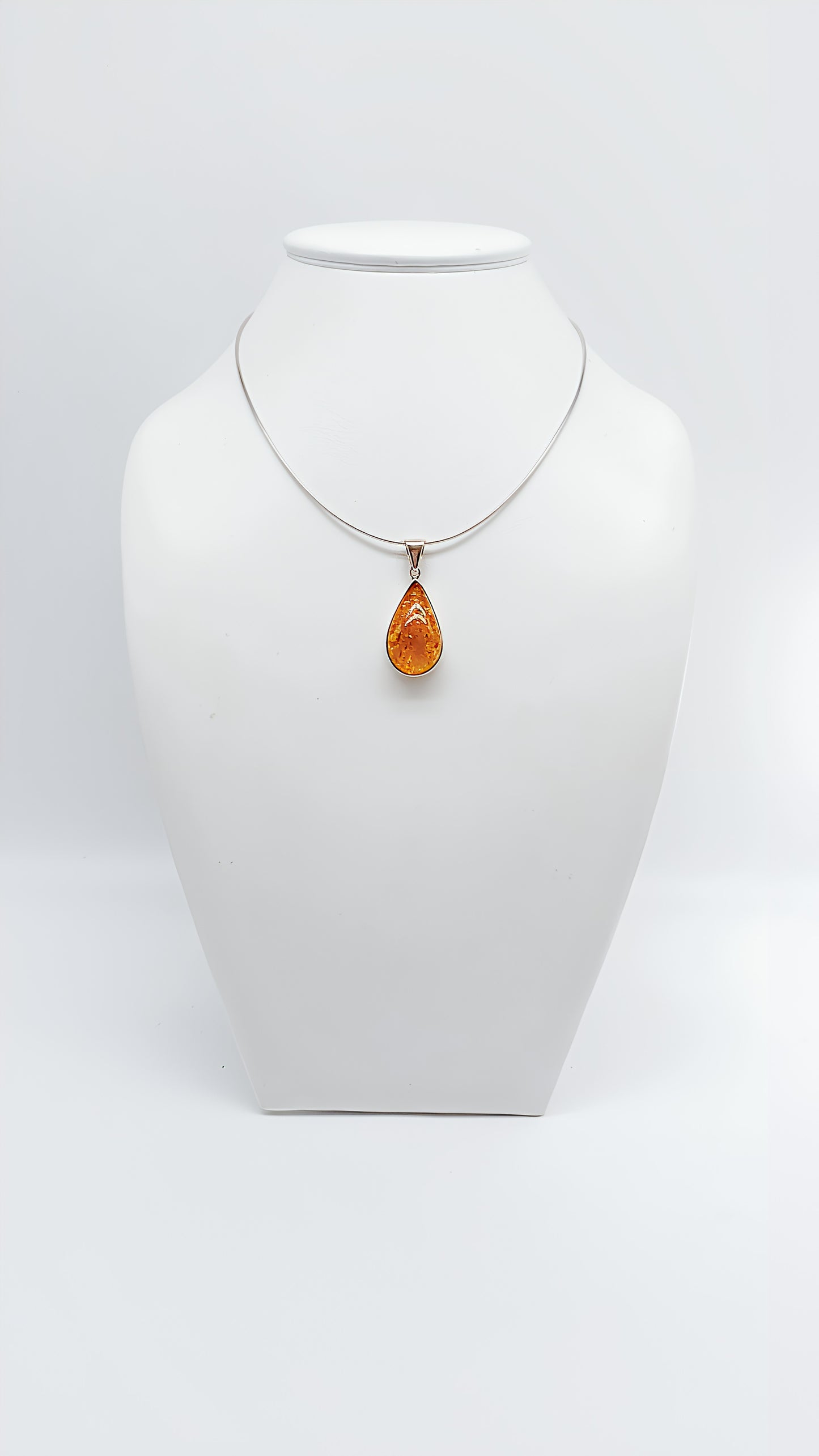 Amber Drop: Einzigartigkeit in Silber
