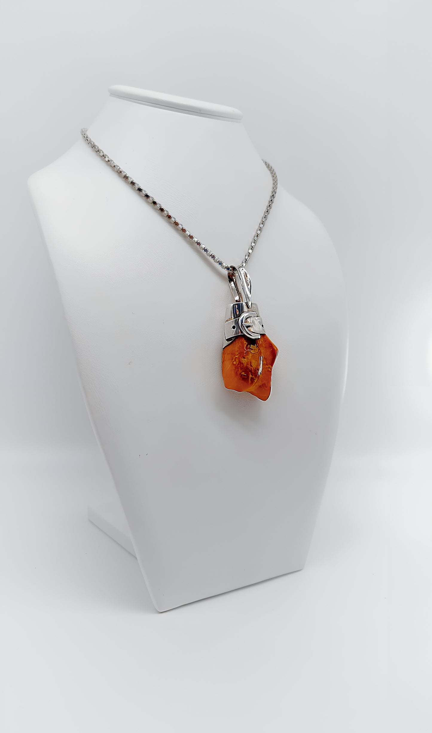 Nature game: Creative amber pendants