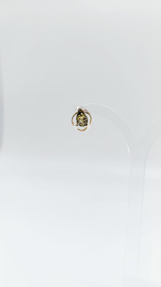 Mystische Ohrstecker mit grünem Glanz
