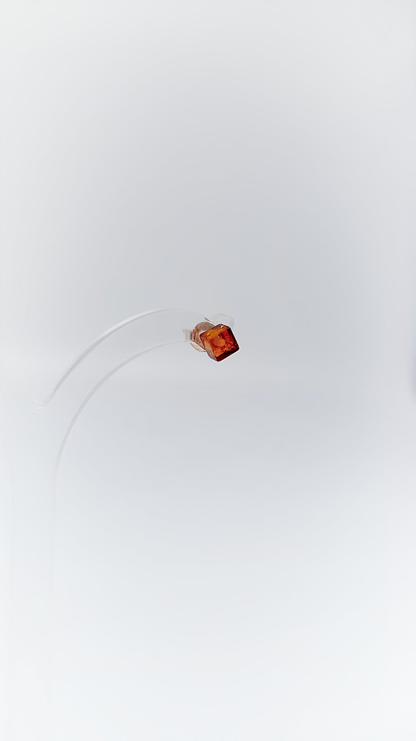 Fascinating geometry: earrings with amber cubes