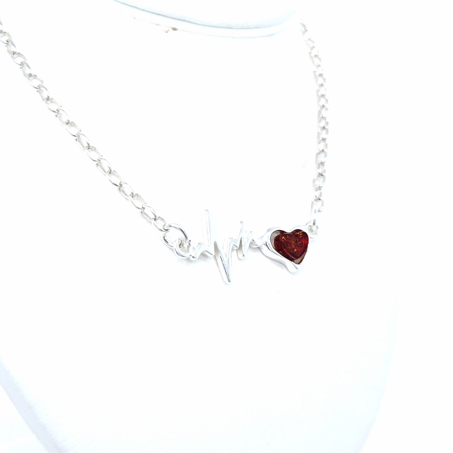 Liefdesbewijs ketting: hartslagcurve met natuurstenen hart