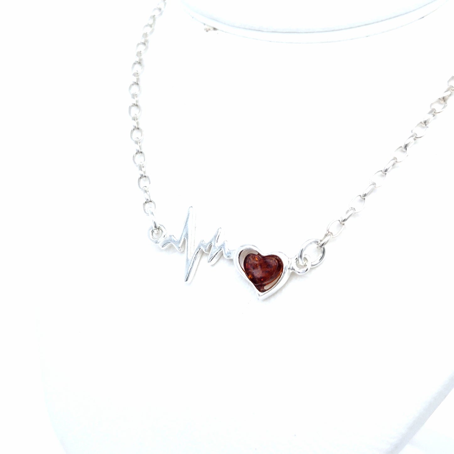 Liefdesbewijs ketting: hartslagcurve met natuurstenen hart