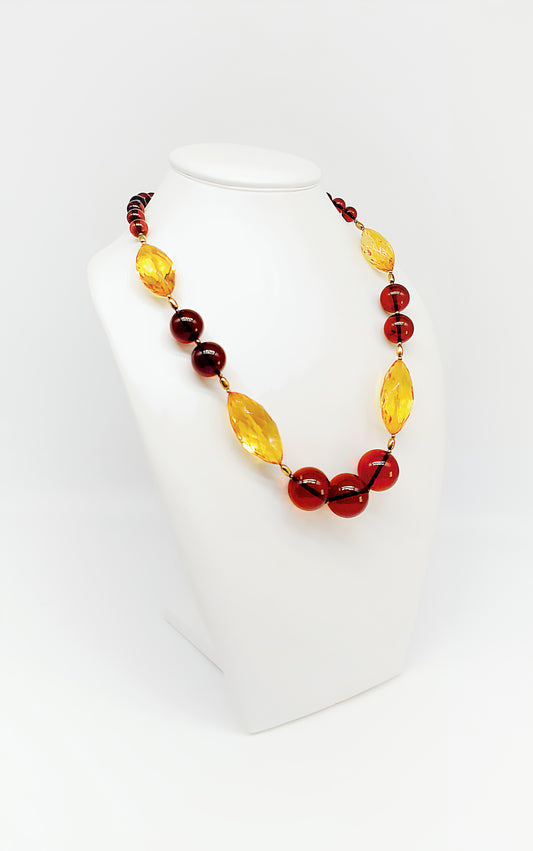 Damen-Collier mit gelbem und rotem Bernstein – stilvoll & elegant