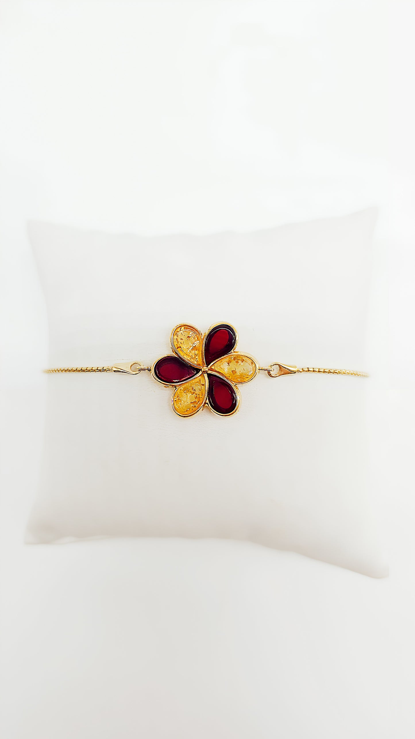 Floral elegance: amber bracelet in gold-plated silver