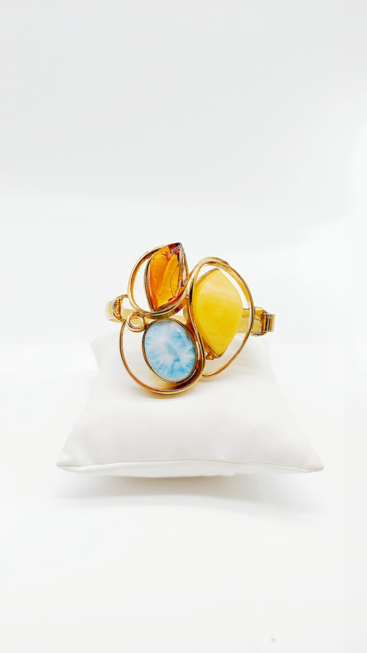 Natur in Gold gefasst: Armreif mit Bernstein & Larimar