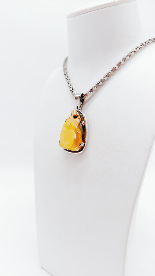 Unique amber piece for your look