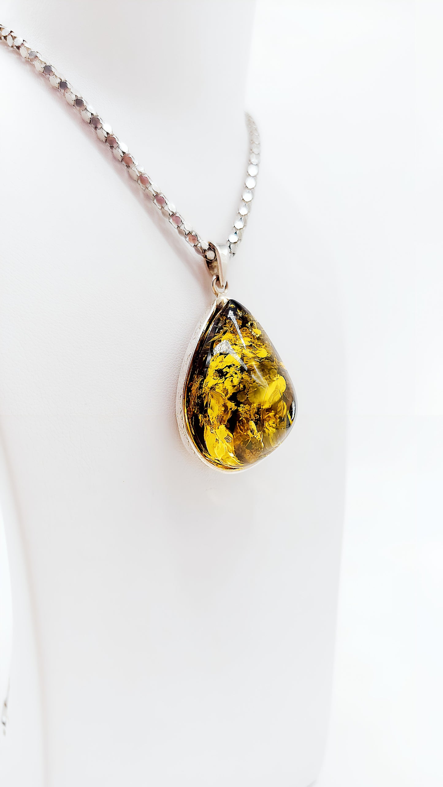 Edelstein Kette mit seltenem grünem Bernstein für Frauen