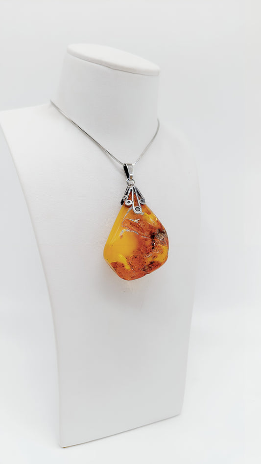 Besonderer Bernstein-Anhänger – Hochwertiger Naturstein-Schmuck