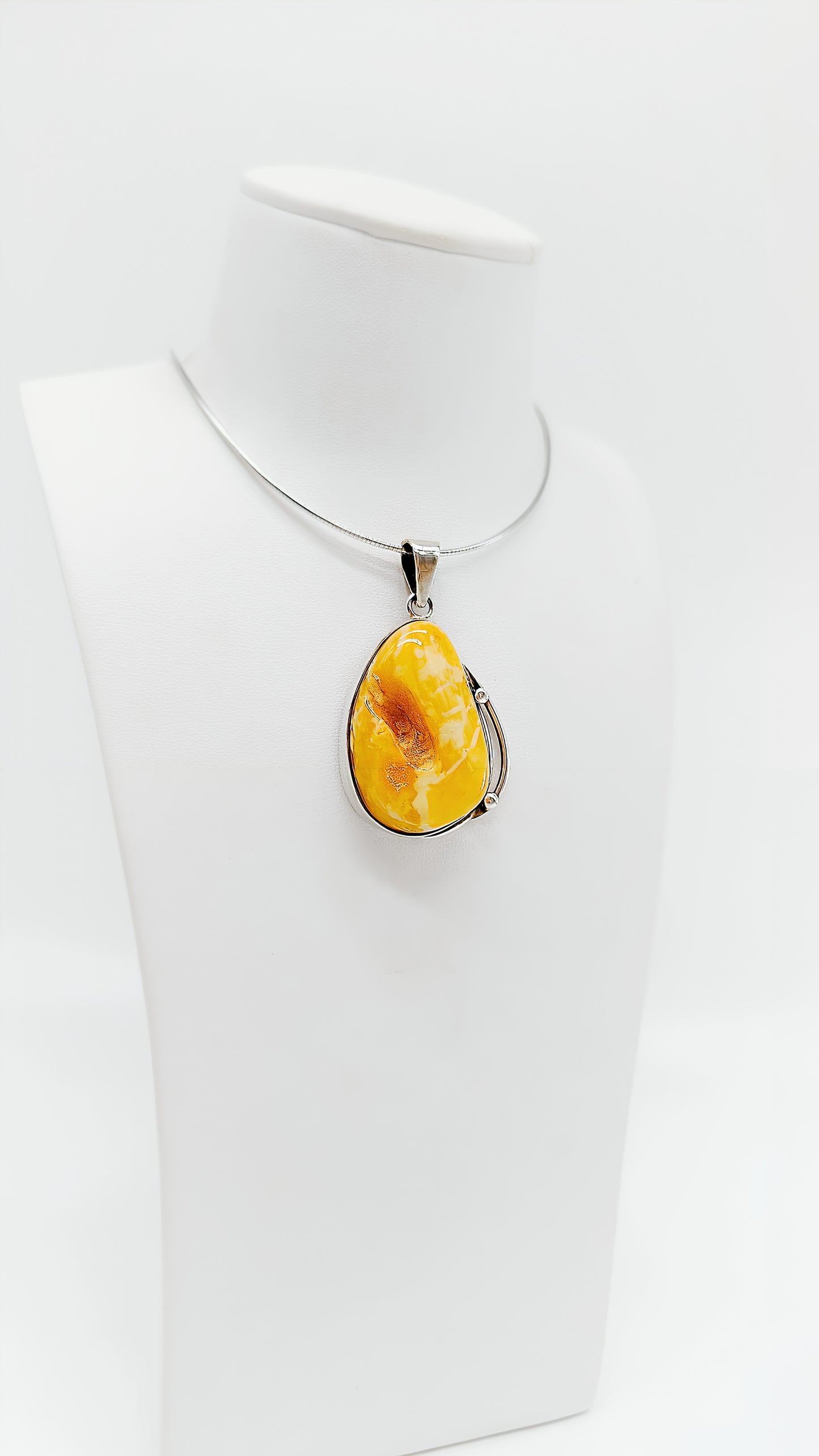 Tropfenförmiger Naturbernstein Schmuck für Damen