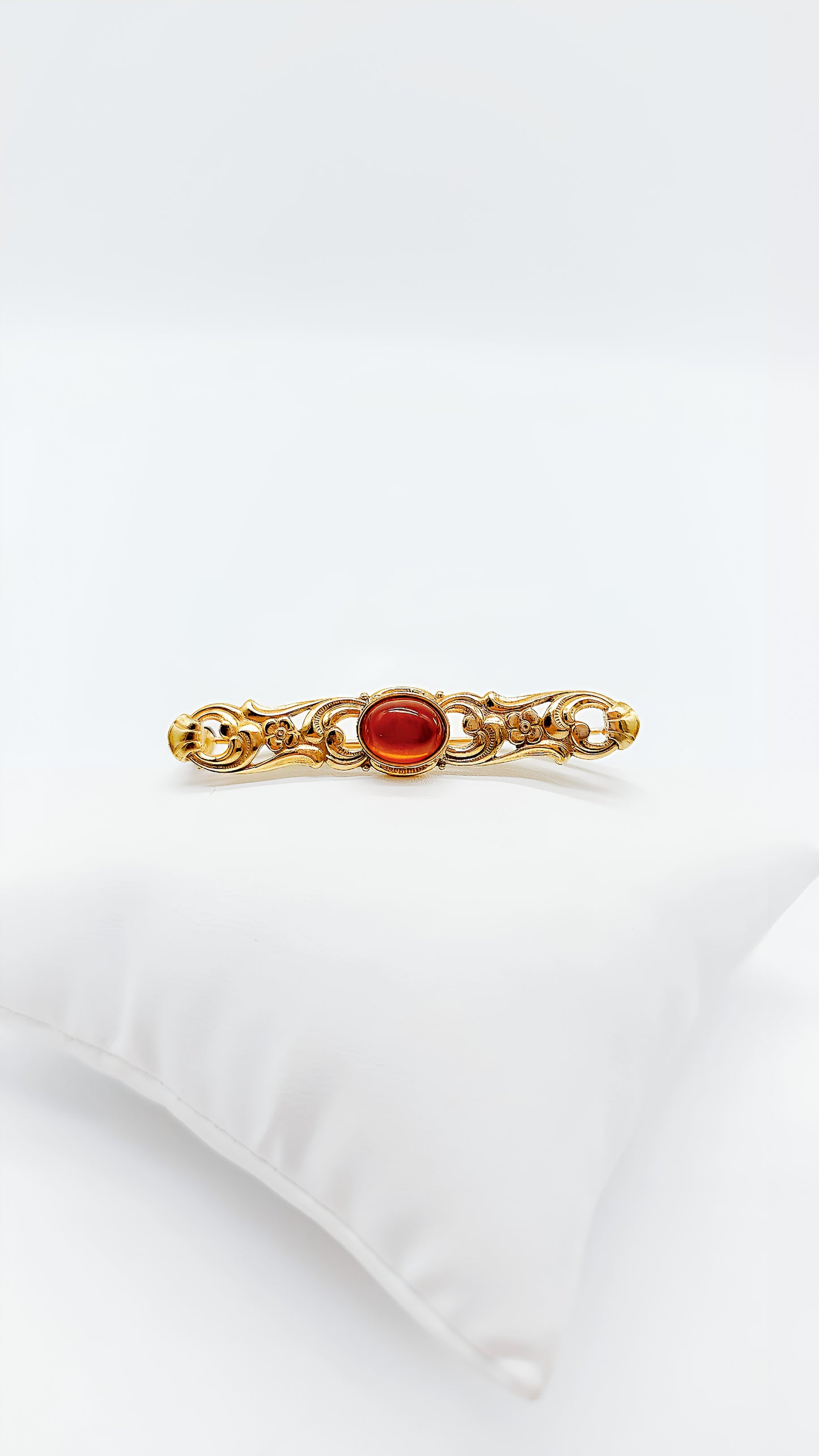 Vintage-inspirierte Brosche – Warmer Bernstein & vergoldetes Silber